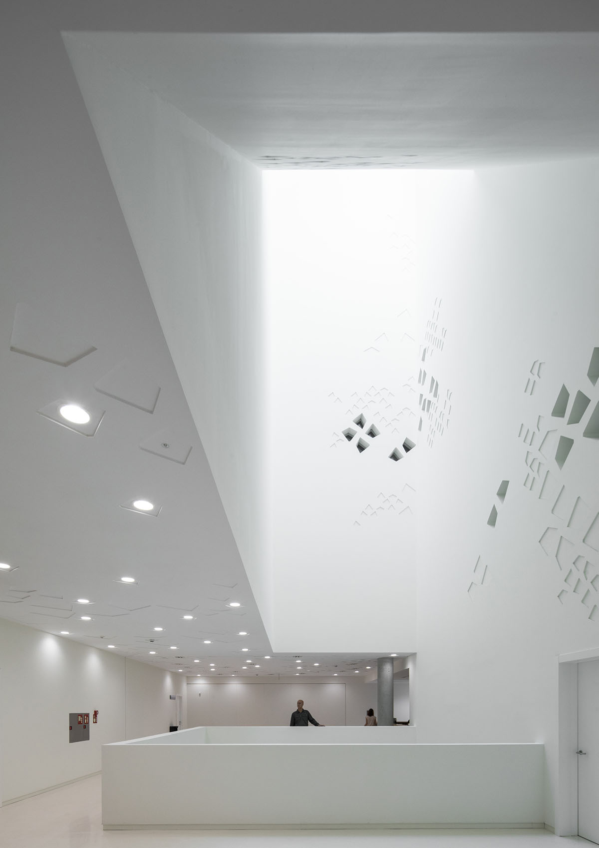 Mecanoo envisions Palace of Justice in Cordoba with cutouts and porous walls