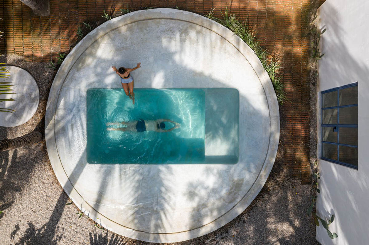 Palma designs house that makes swimming pool and courtyard the heart of the house in Mexico