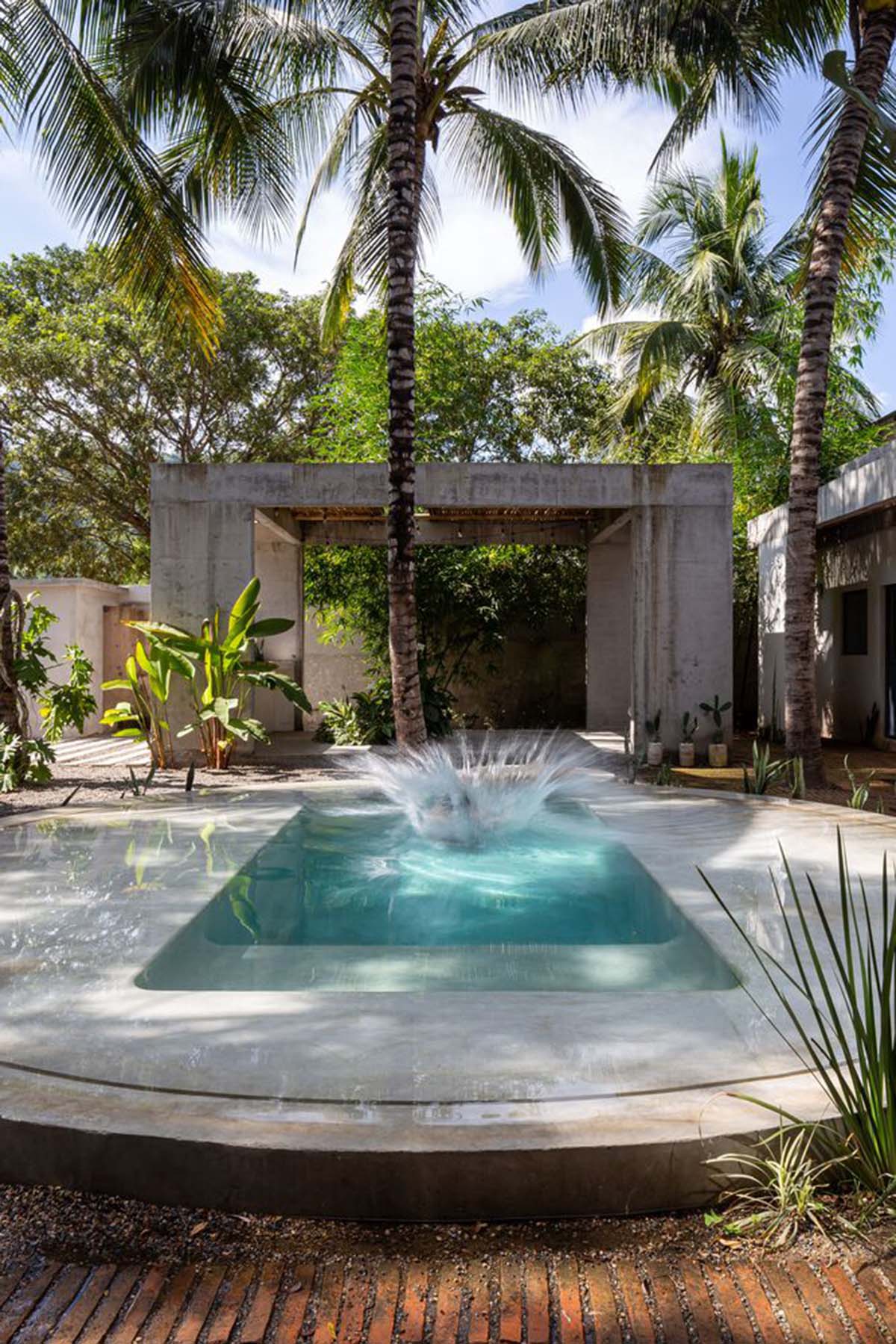 Palma designs house that makes swimming pool and courtyard the heart of the house in Mexico