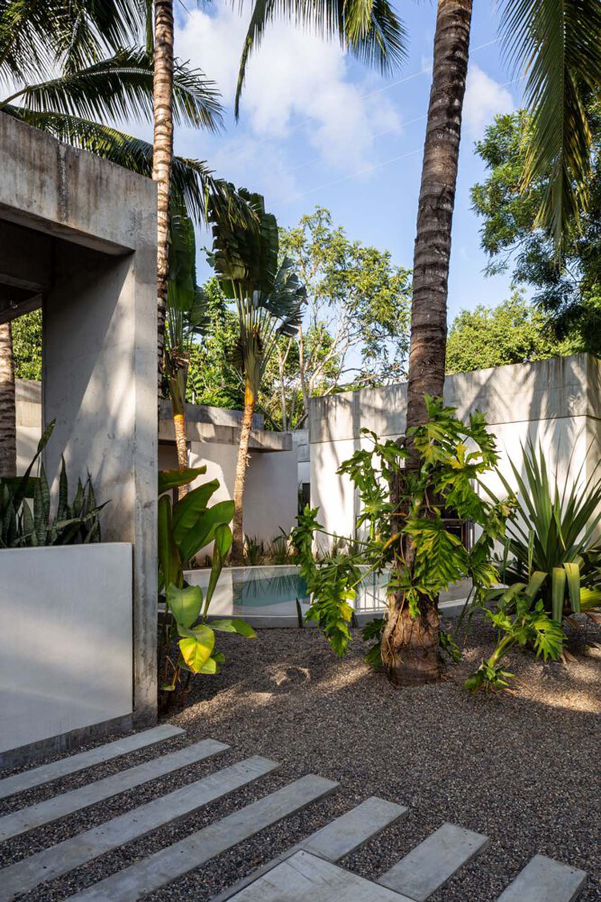 Palma designs house that makes swimming pool and courtyard the heart of the house in Mexico