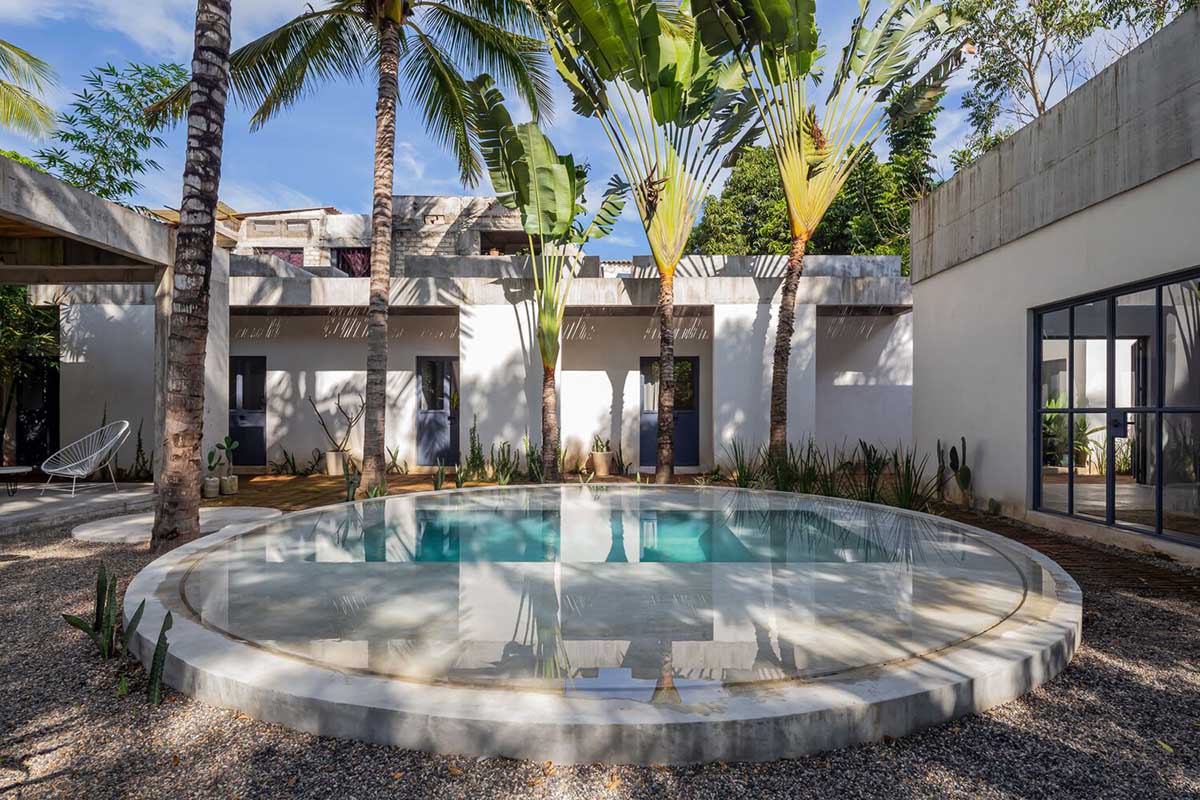 Palma designs house that makes swimming pool and courtyard the heart of the house in Mexico