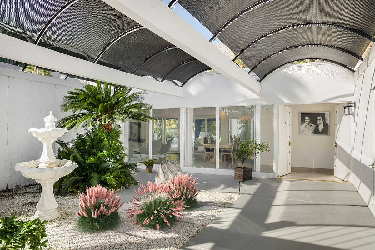 Famed musician Trini Lopez’s 1961-vintage Palmer + Krisel-designed home will be auctioned in April