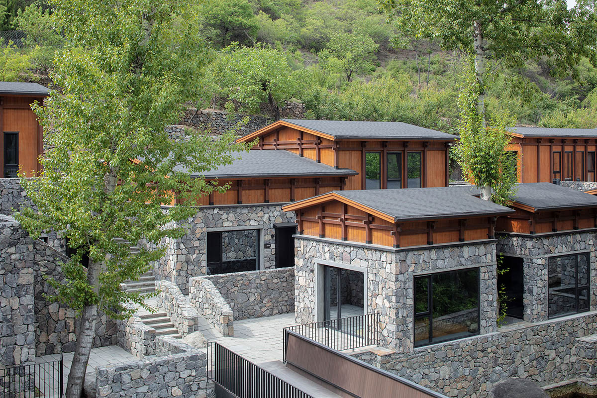 Penda China built resort with solid stones and wood structures evoking folk houses of China 