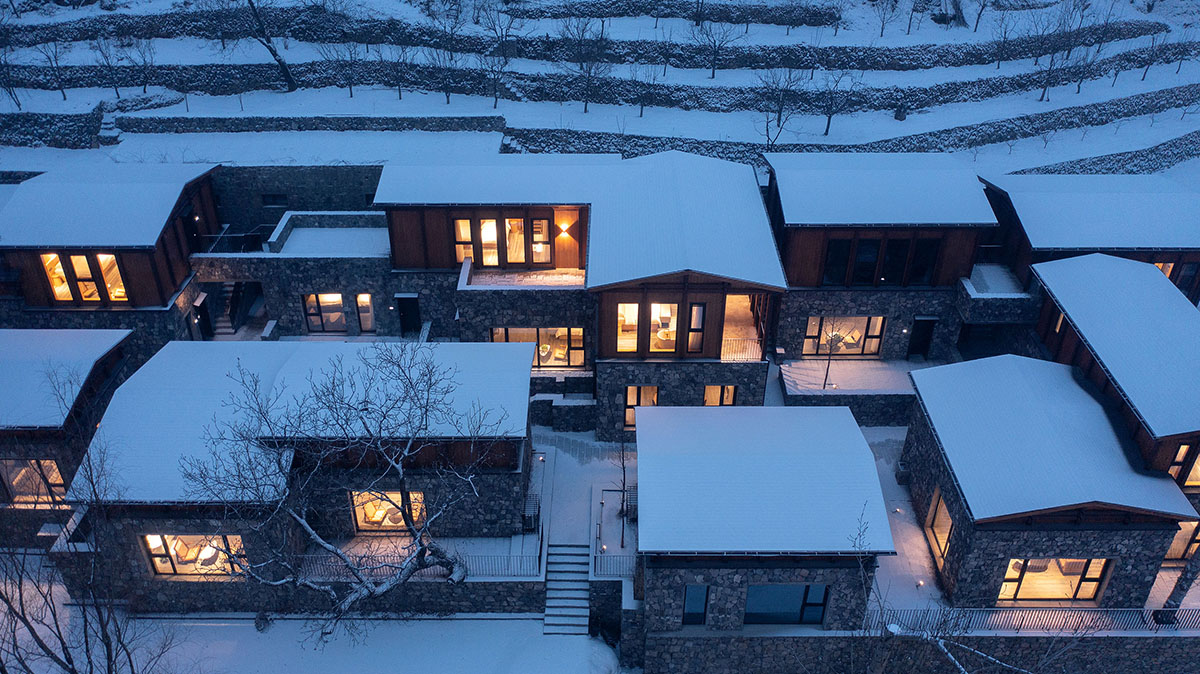 Penda China built resort with solid stones and wood structures evoking folk houses of China 