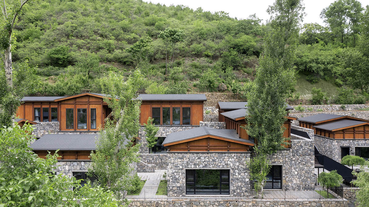 Penda China built resort with solid stones and wood structures evoking folk houses of China 