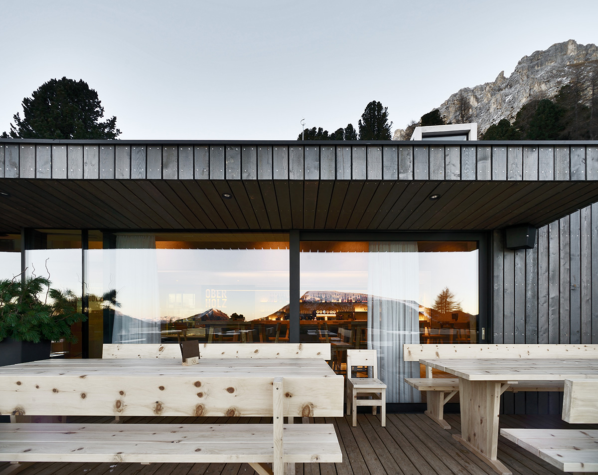 Peter Pichler Architecture completes Oberholz Mountain Hut in Italy