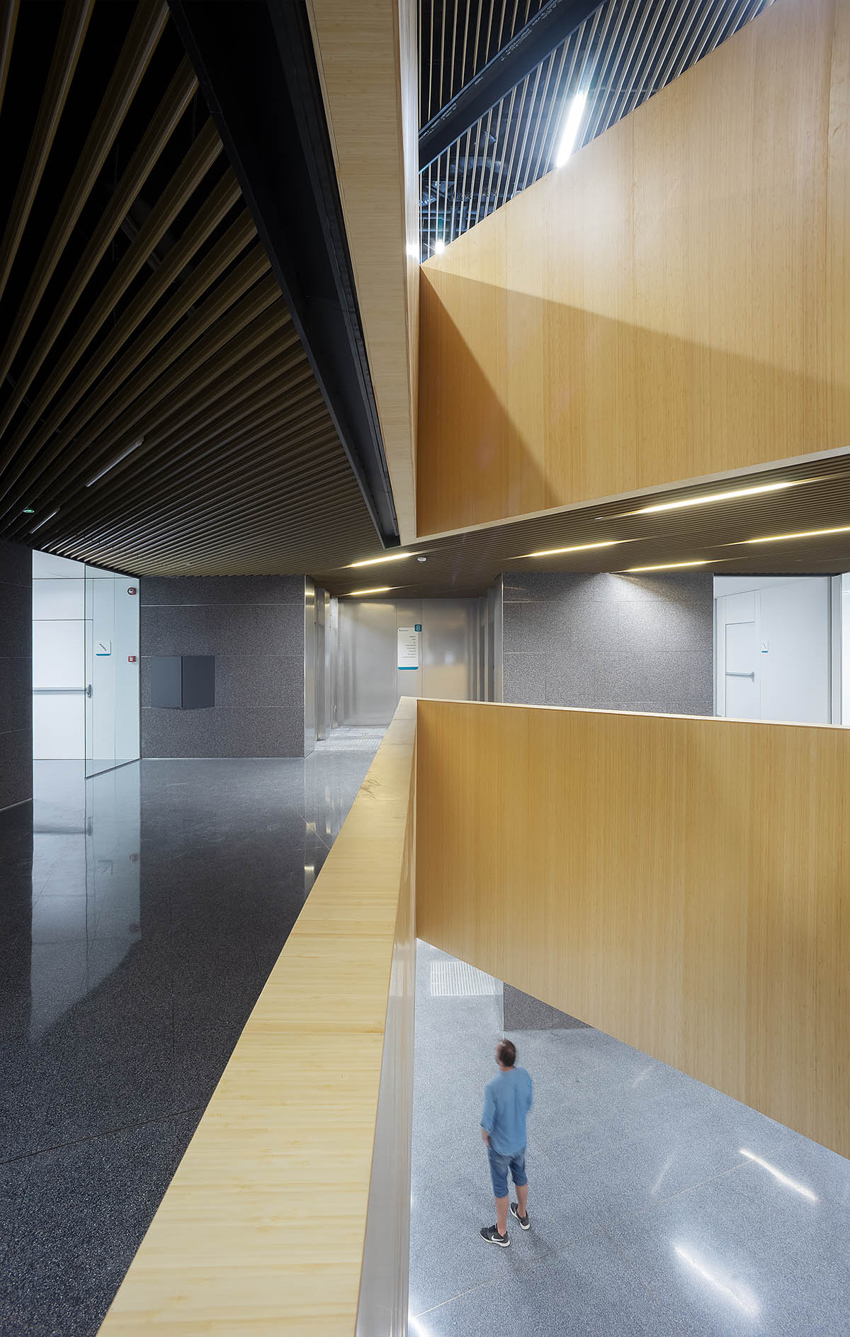 Enero Arquitectura creates second skin with metallic lattice for thermal comfort at Cordoba Hospital