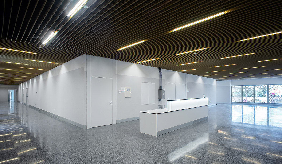 Enero Arquitectura creates second skin with metallic lattice for thermal comfort at Cordoba Hospital