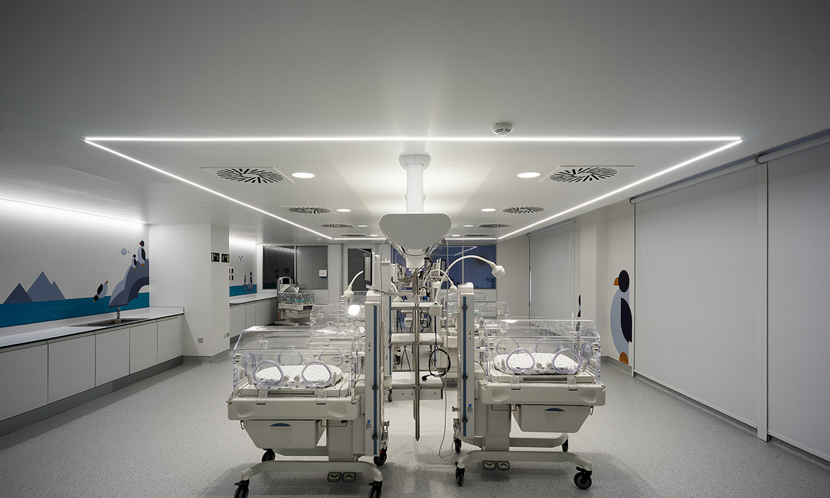 Enero Arquitectura creates second skin with metallic lattice for thermal comfort at Cordoba Hospital