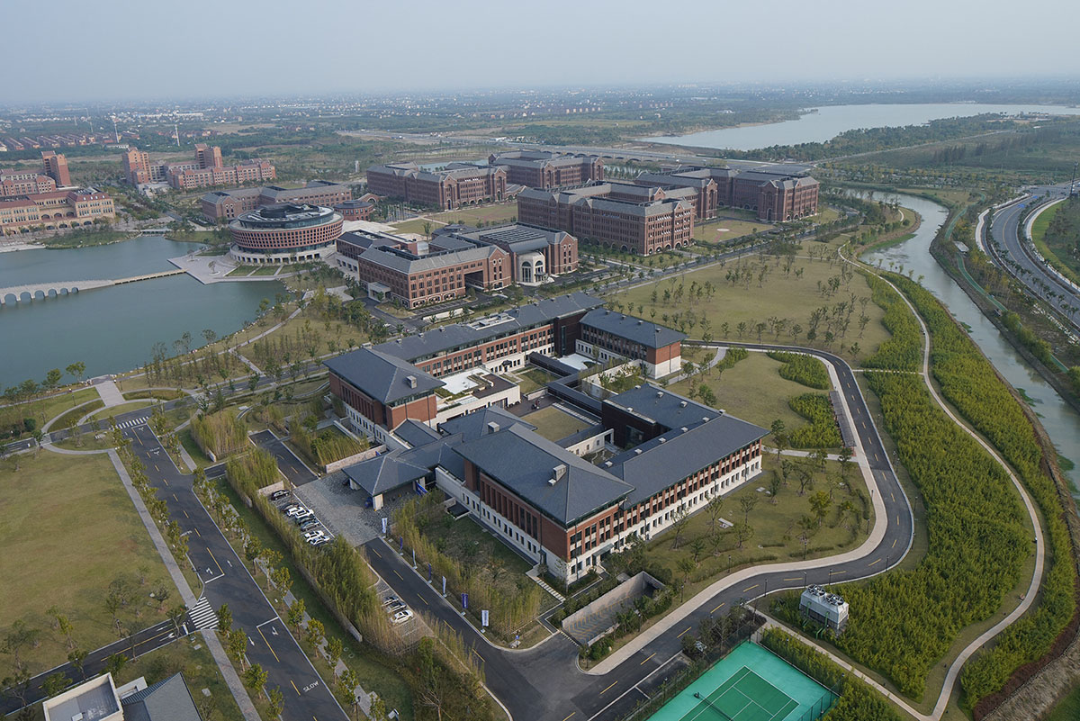 UAD Applied Dramatic Subtle Interpretation of Courtyards for A Campus in Zhejiang