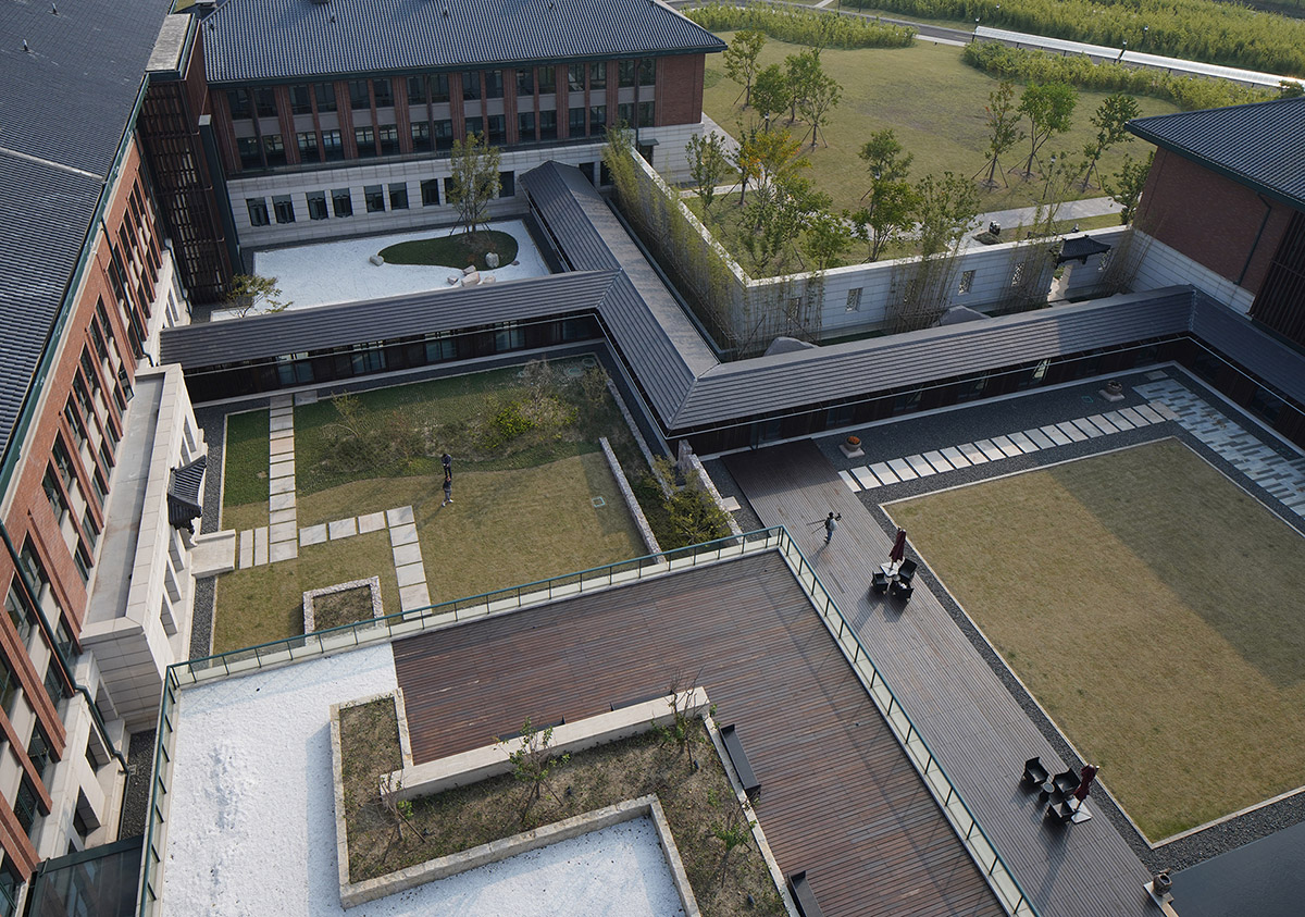 UAD Applied Dramatic Subtle Interpretation of Courtyards for A Campus in Zhejiang