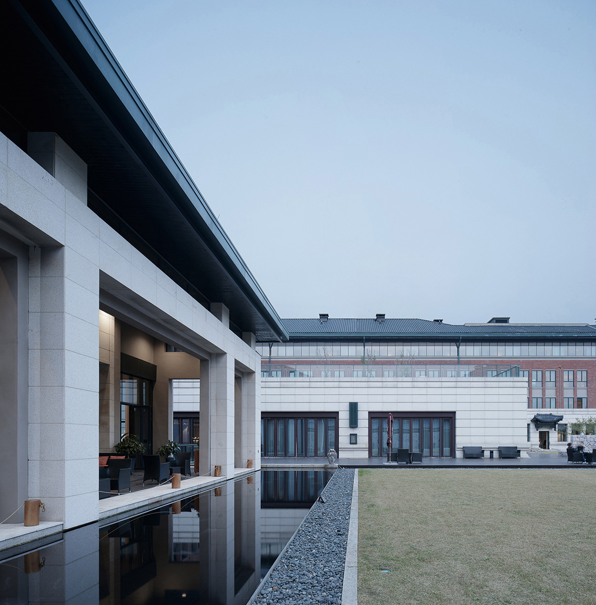 UAD Applied Dramatic Subtle Interpretation of Courtyards for A Campus in Zhejiang