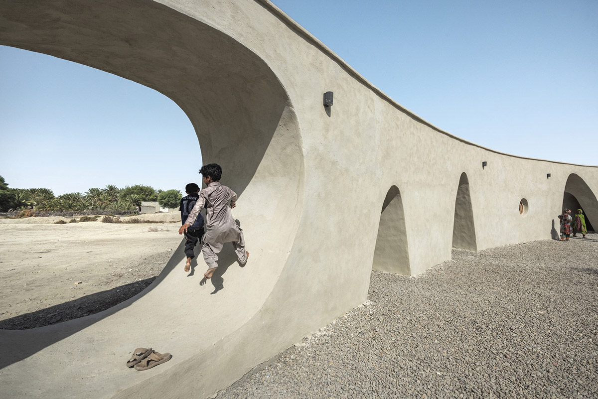 Circular wall featuring inhabitable holes encapsulates elementary school designed by Daaz Office