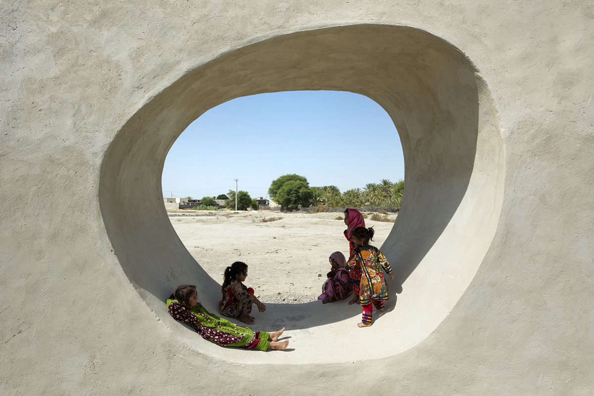 Circular wall featuring inhabitable holes encapsulates elementary school designed by Daaz Office