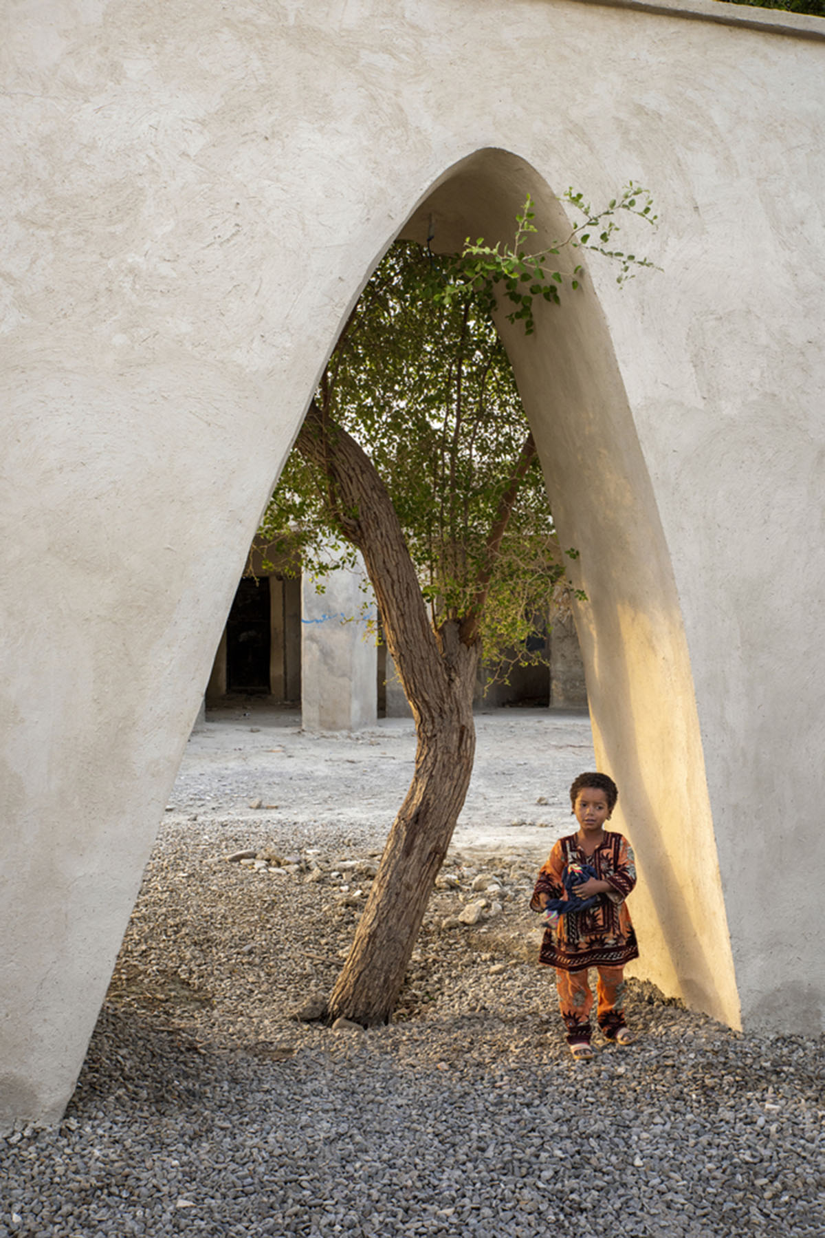 Circular wall featuring inhabitable holes encapsulates elementary school designed by Daaz Office