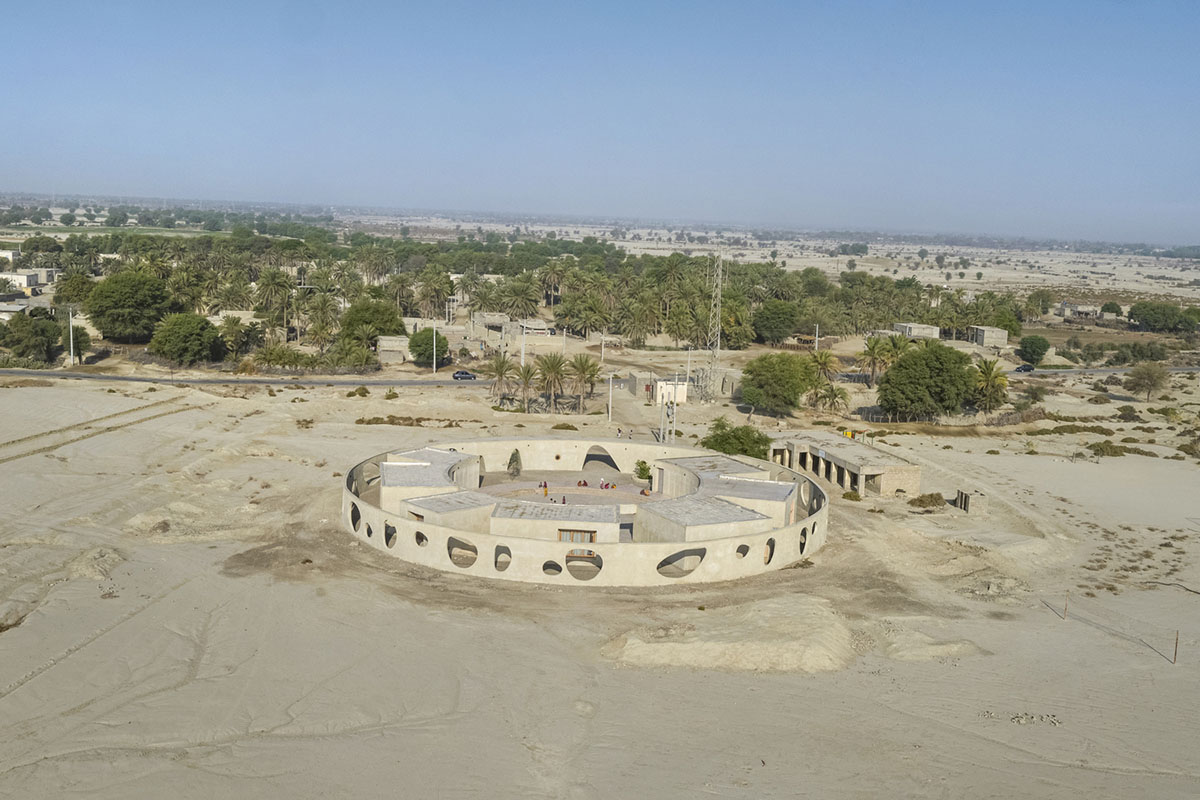 Circular wall featuring inhabitable holes encapsulates elementary school designed by Daaz Office
