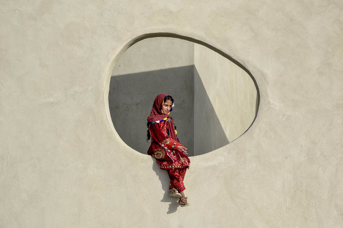 Circular wall featuring inhabitable holes encapsulates elementary school designed by Daaz Office