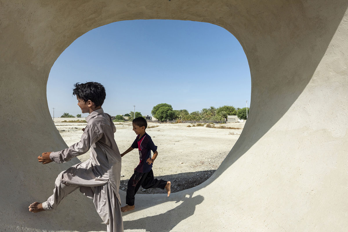 Circular wall featuring inhabitable holes encapsulates elementary school designed by Daaz Office