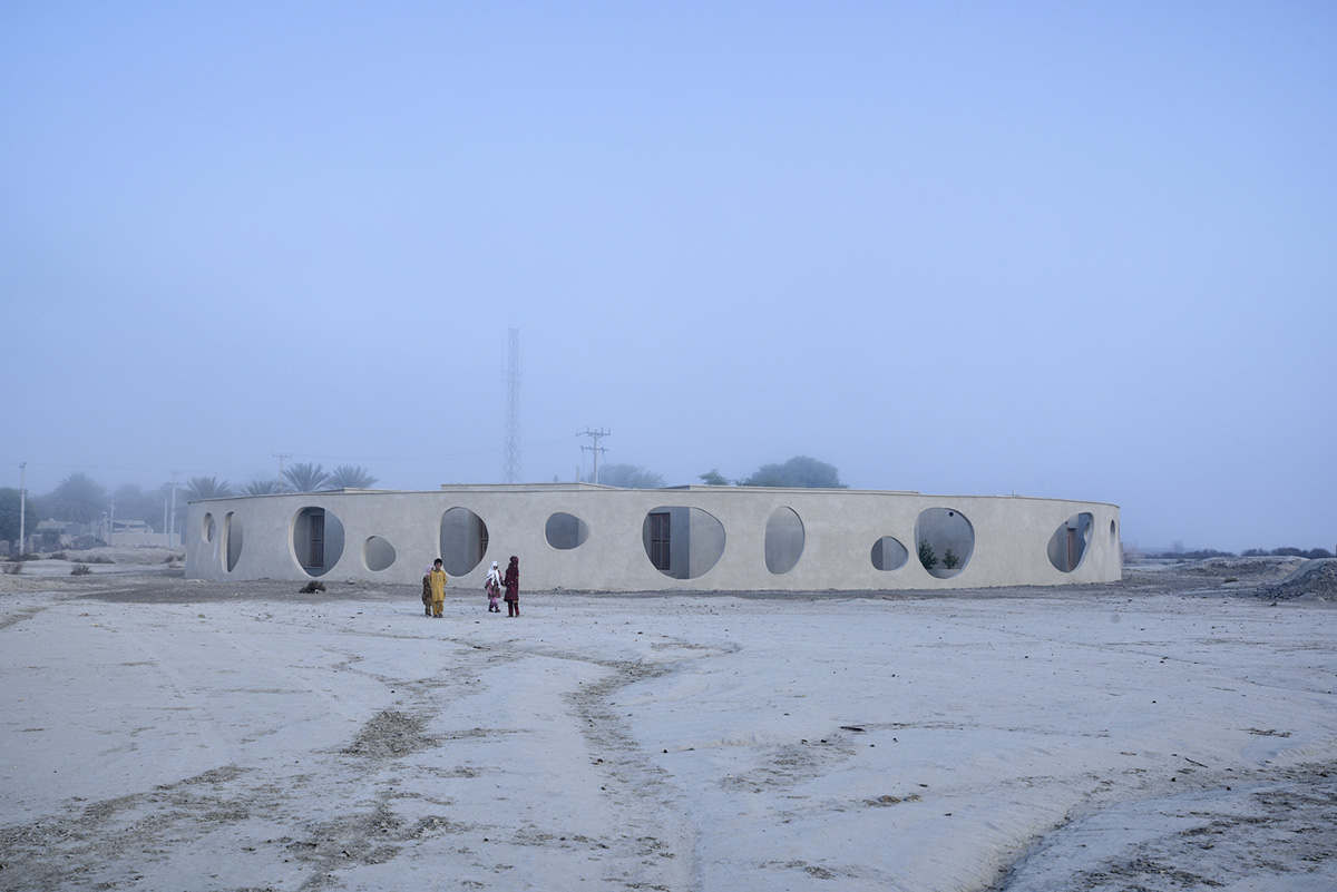 Circular wall featuring inhabitable holes encapsulates elementary school designed by Daaz Office