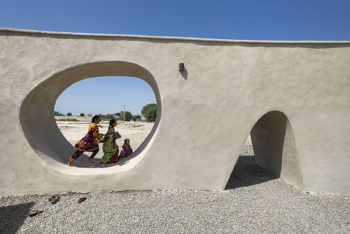 Circular wall featuring inhabitable holes encapsulates elementary school designed by Daaz Office