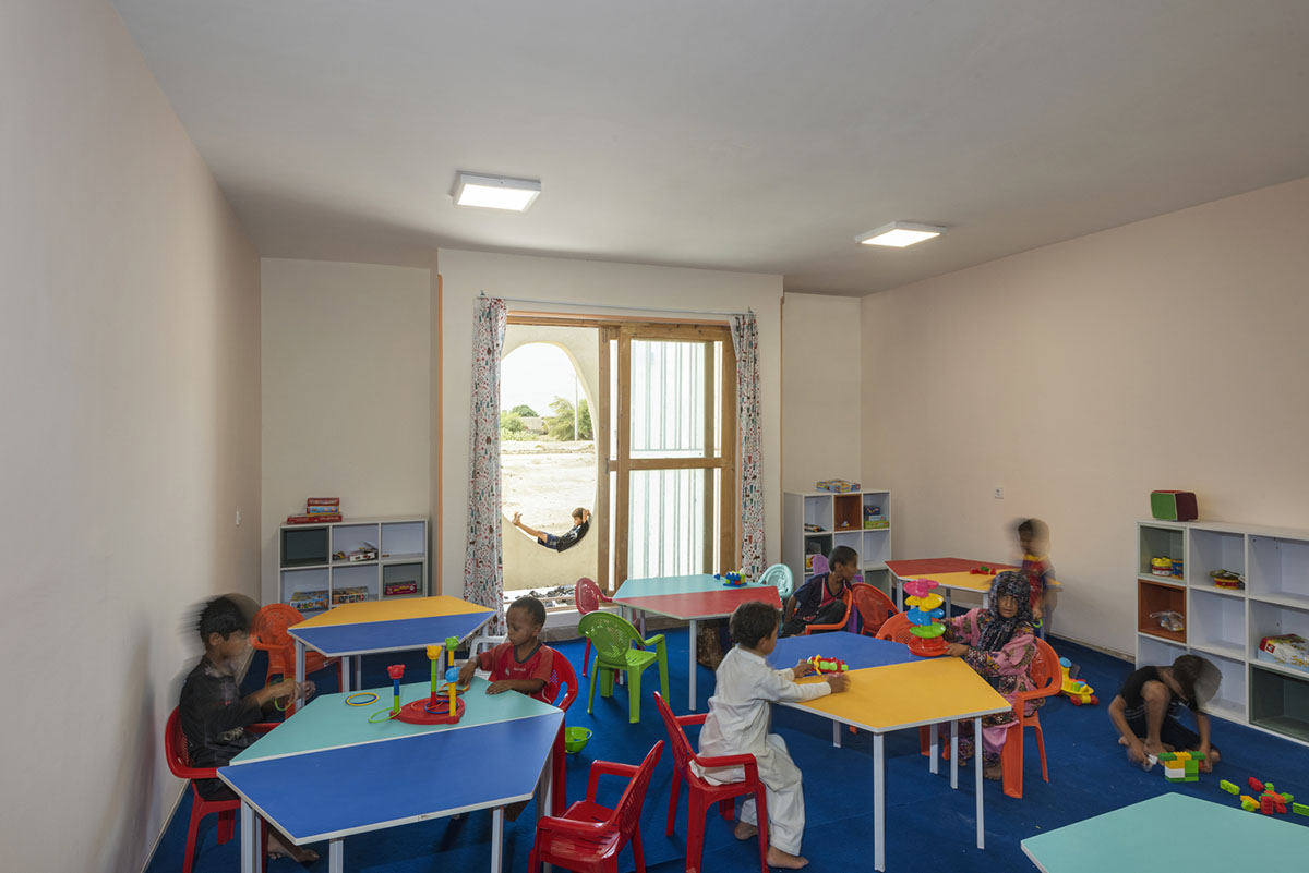 Circular wall featuring inhabitable holes encapsulates elementary school designed by Daaz Office