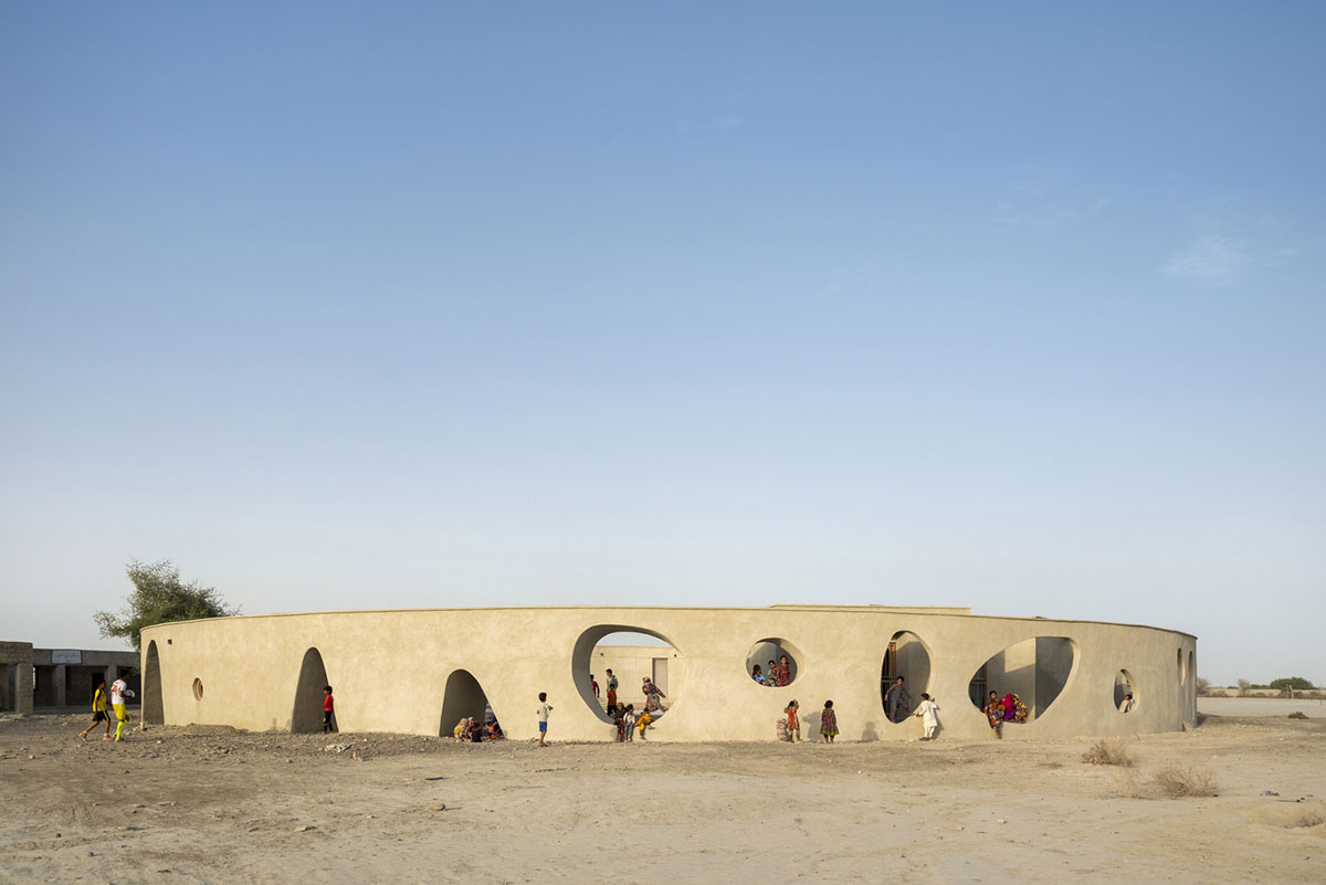 Circular wall featuring inhabitable holes encapsulates elementary school designed by Daaz Office