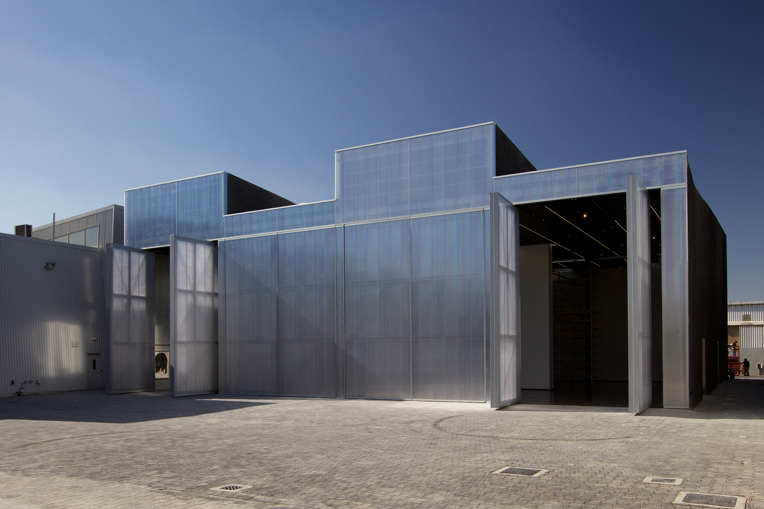 OMA completes its first UAE project Concrete with poly-carbonate cladding and sprayed fa&ccedil;ade