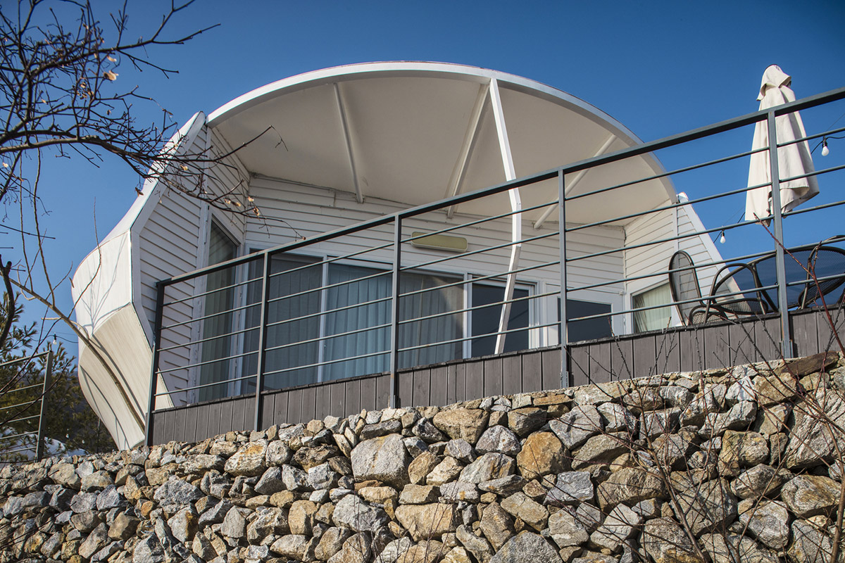 ArchiWorkshop combines oval guest rooms with museum in one landscape in South Korea