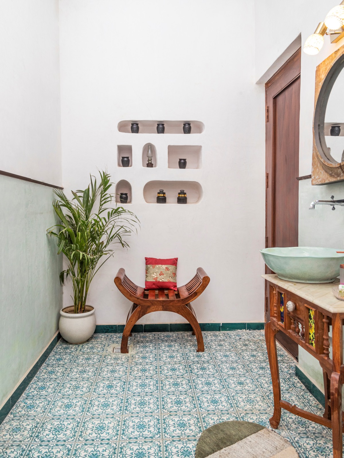 Studio Shunya designs a Zero-Energy Traditional Indian Mud Building 