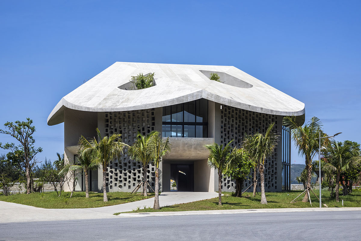 The Kaleidoscope building features a conical roof that adapts severe climate of the region 