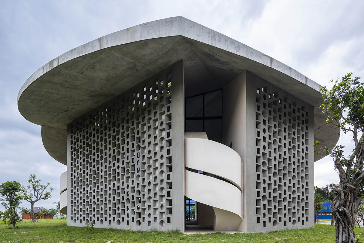 The Kaleidoscope building features a conical roof that adapts severe climate of the region 