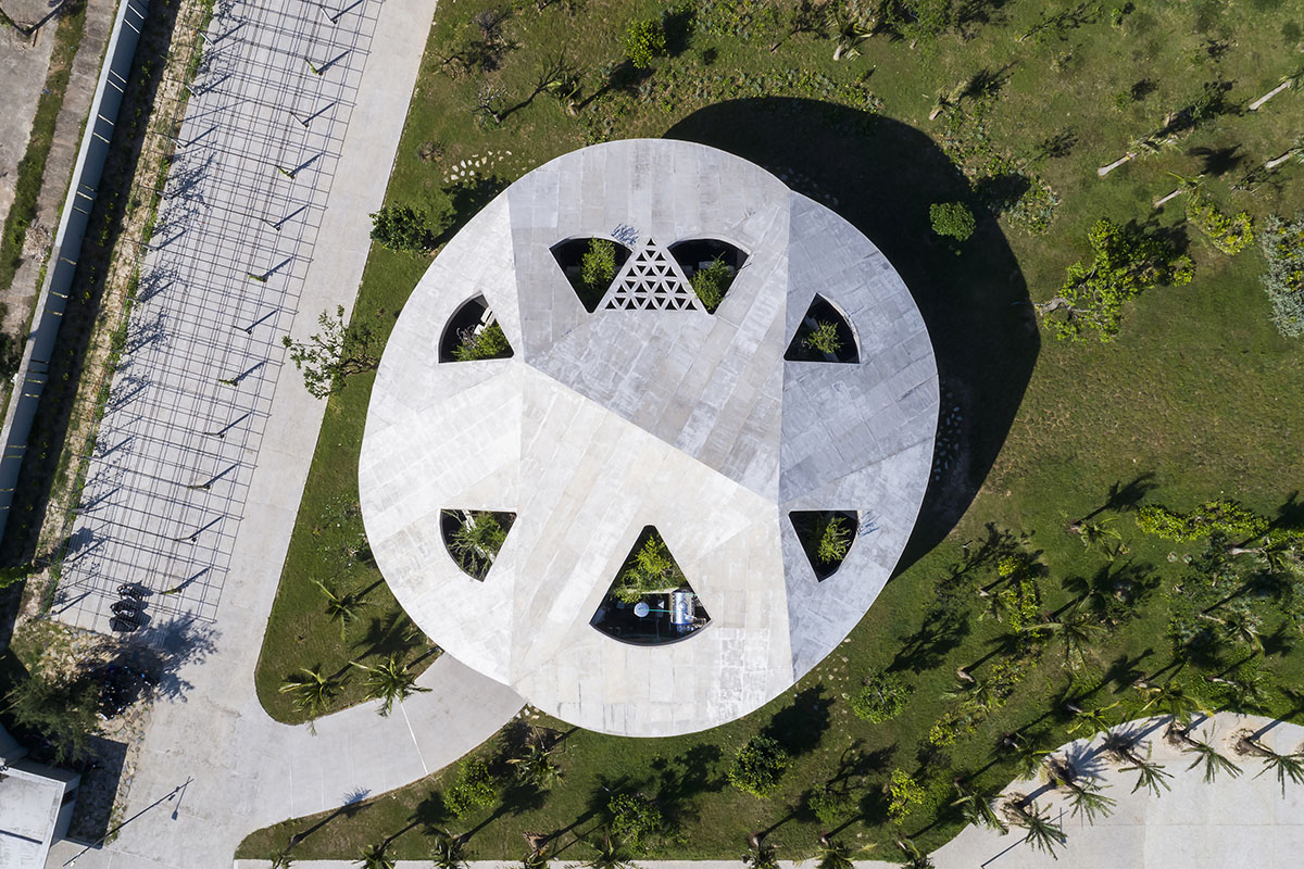 The Kaleidoscope building features a conical roof that adapts severe climate of the region 