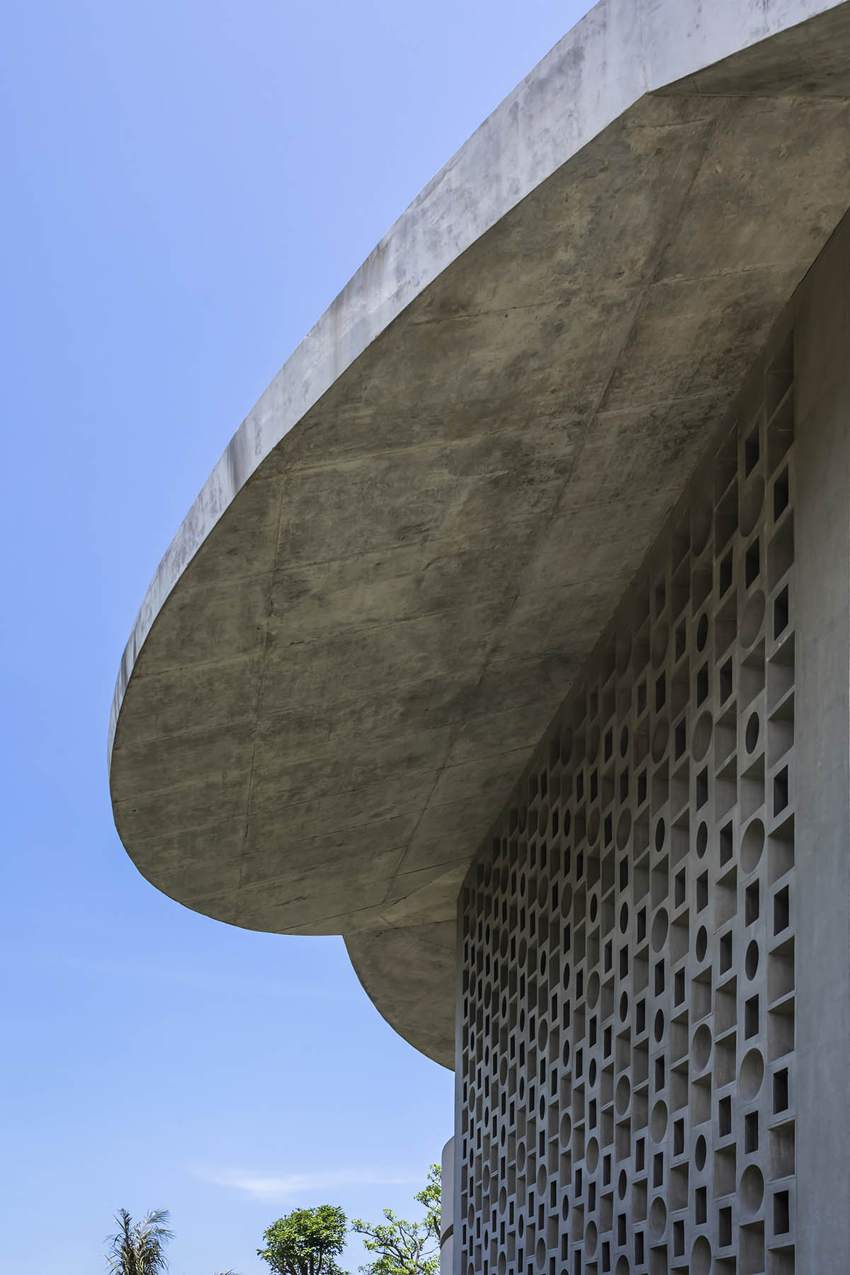 The Kaleidoscope building features a conical roof that adapts severe climate of the region 