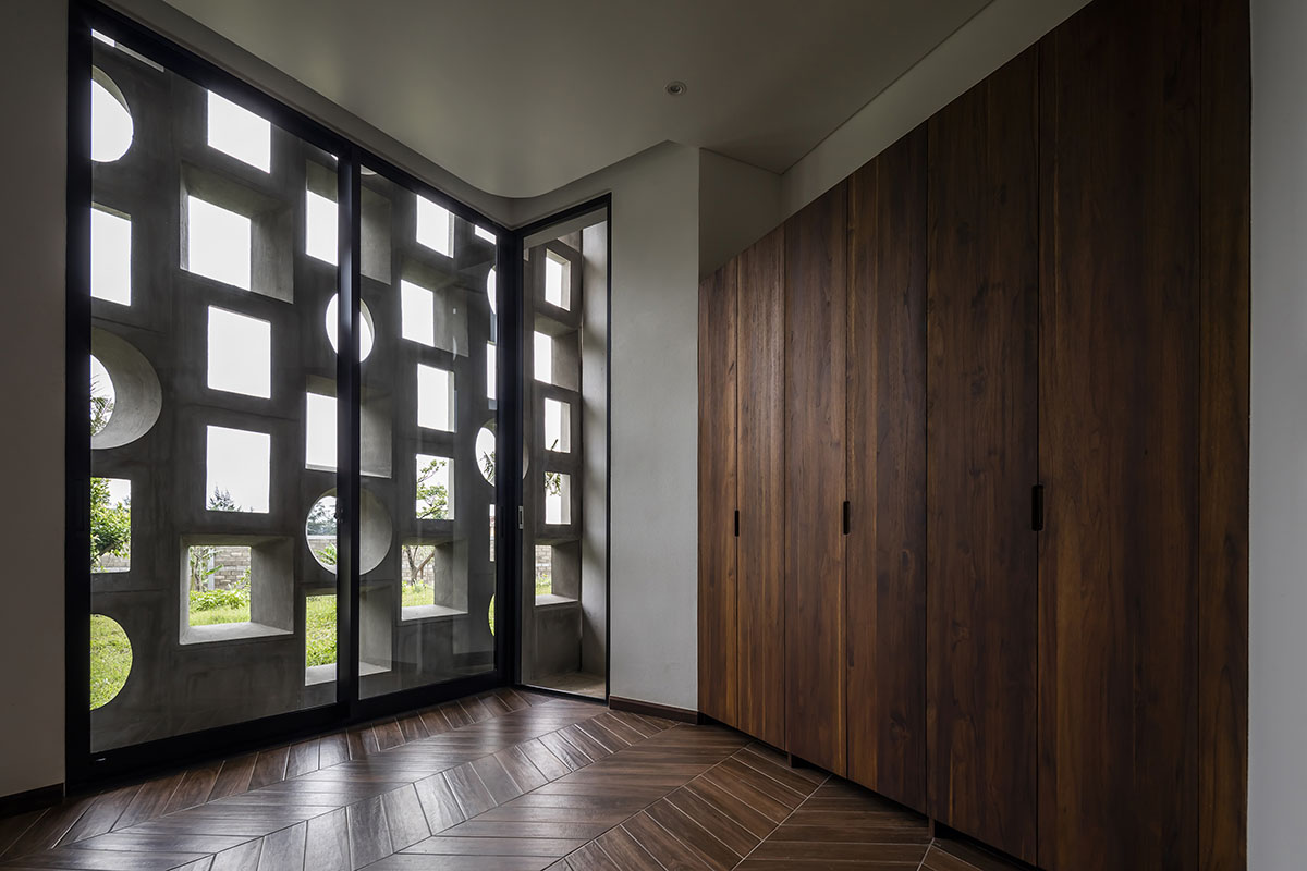 The Kaleidoscope building features a conical roof that adapts severe climate of the region 