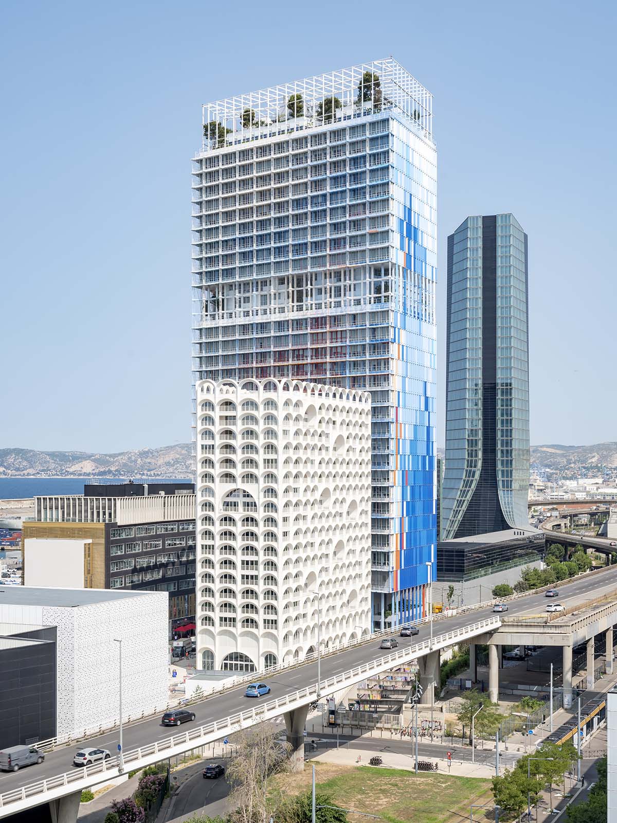 PietriArchitectes wraps residential tower with white concrete vaults referencing to the Mediterranean