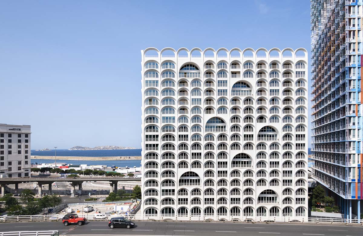 PietriArchitectes wraps residential tower with white concrete vaults referencing to the Mediterranean