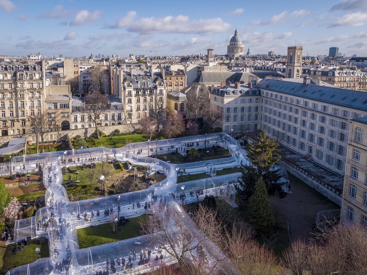 Dosis designs continuous inflatable stage for KENZO's Fall-Winter 2020 Collection