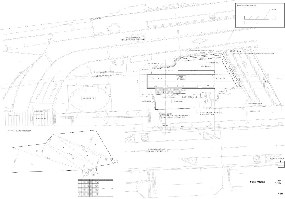 Suppose Design Office encloses public toilets with floating concrete walls in Japan
