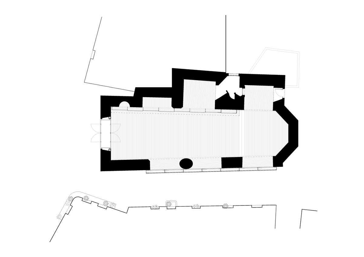 Carles Enrich Studio converts old church into performing arts centre in Spain