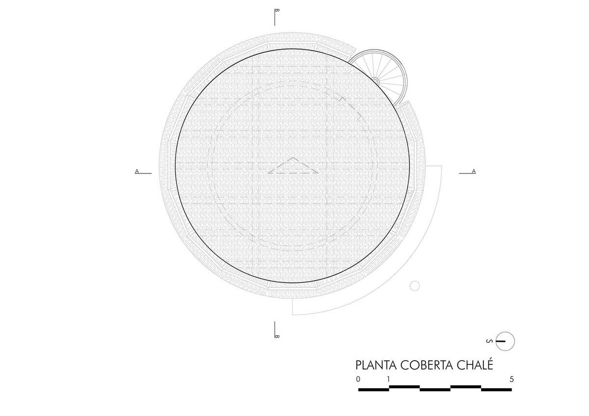 Lins Arquitetos Associados built village comprised of circular chalets overlooking coconut groves 