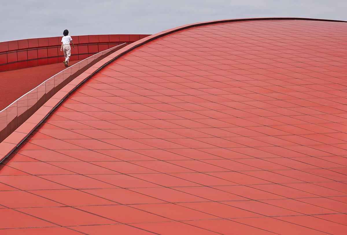 Sinuous red roof combines technology museum and reception center in Chengdu by Powerhouse Company