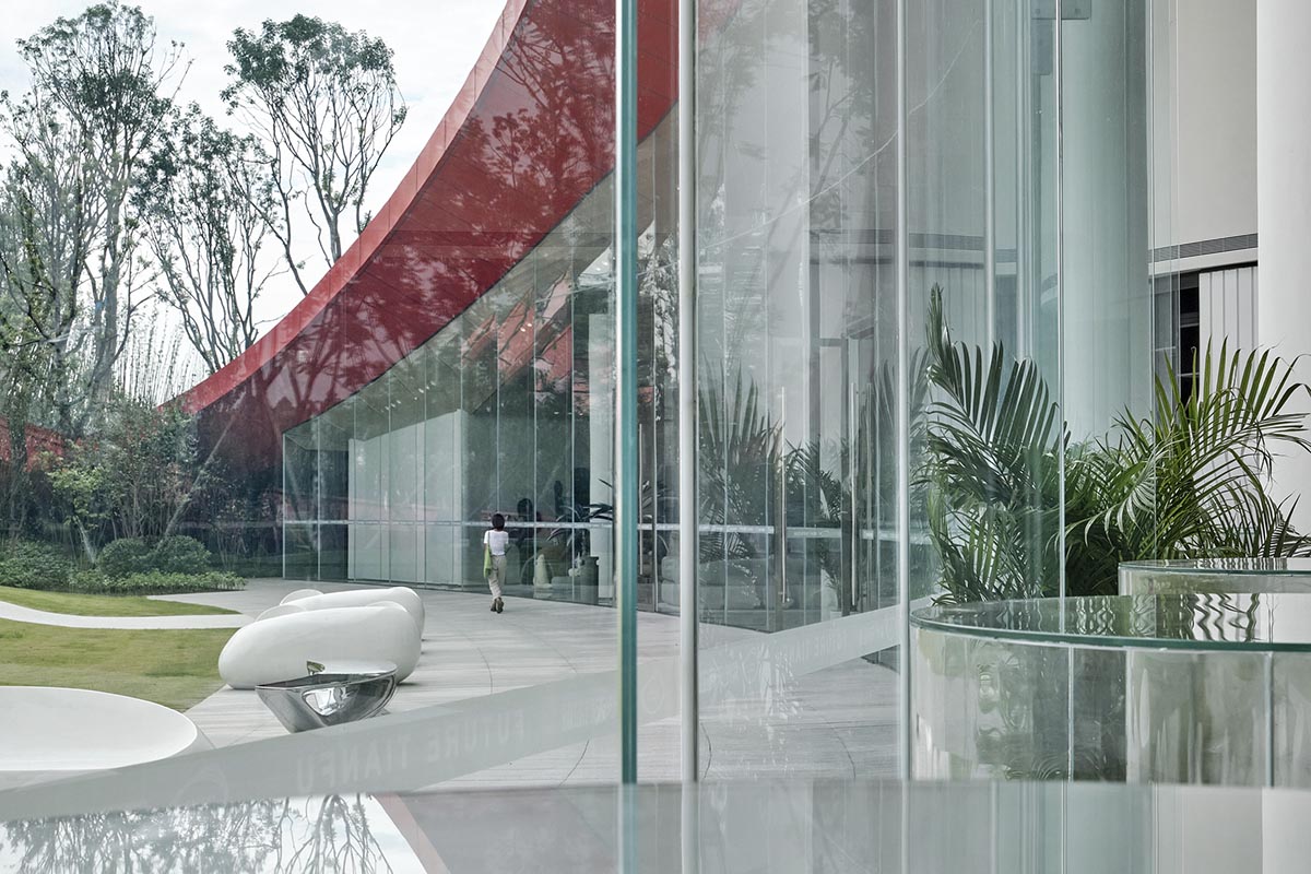 Sinuous red roof combines technology museum and reception center in Chengdu by Powerhouse Company