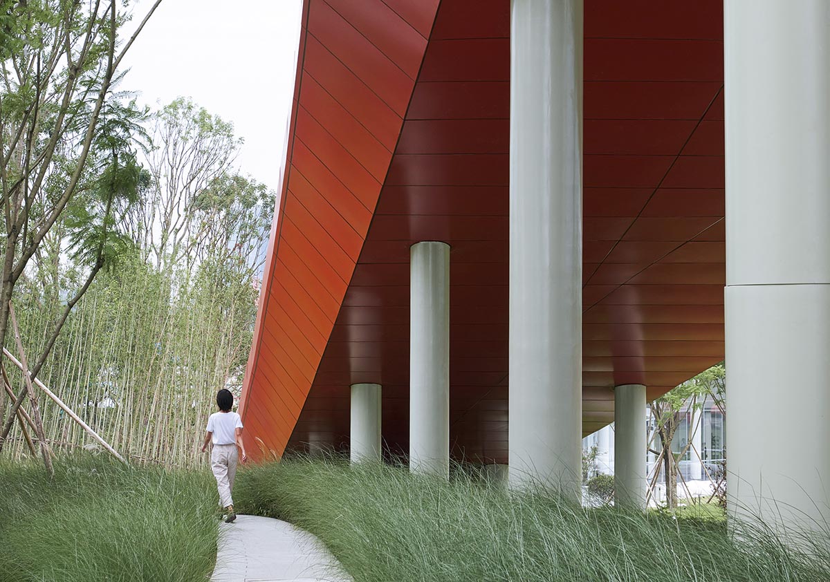 Sinuous red roof combines technology museum and reception center in Chengdu by Powerhouse Company