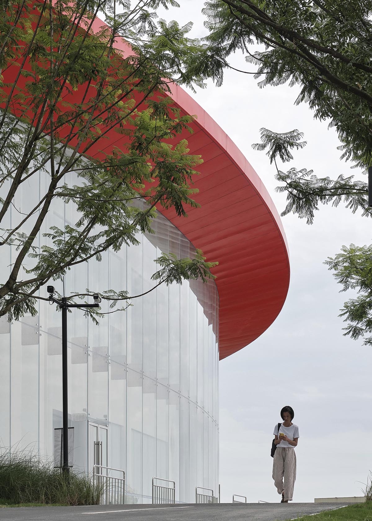 Sinuous red roof combines technology museum and reception center in Chengdu by Powerhouse Company