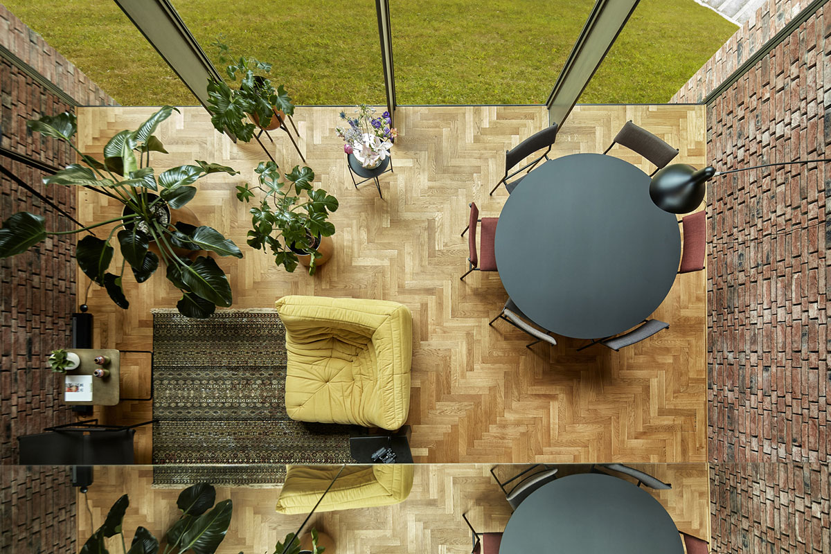 AST 77 Architecten built this private house with 