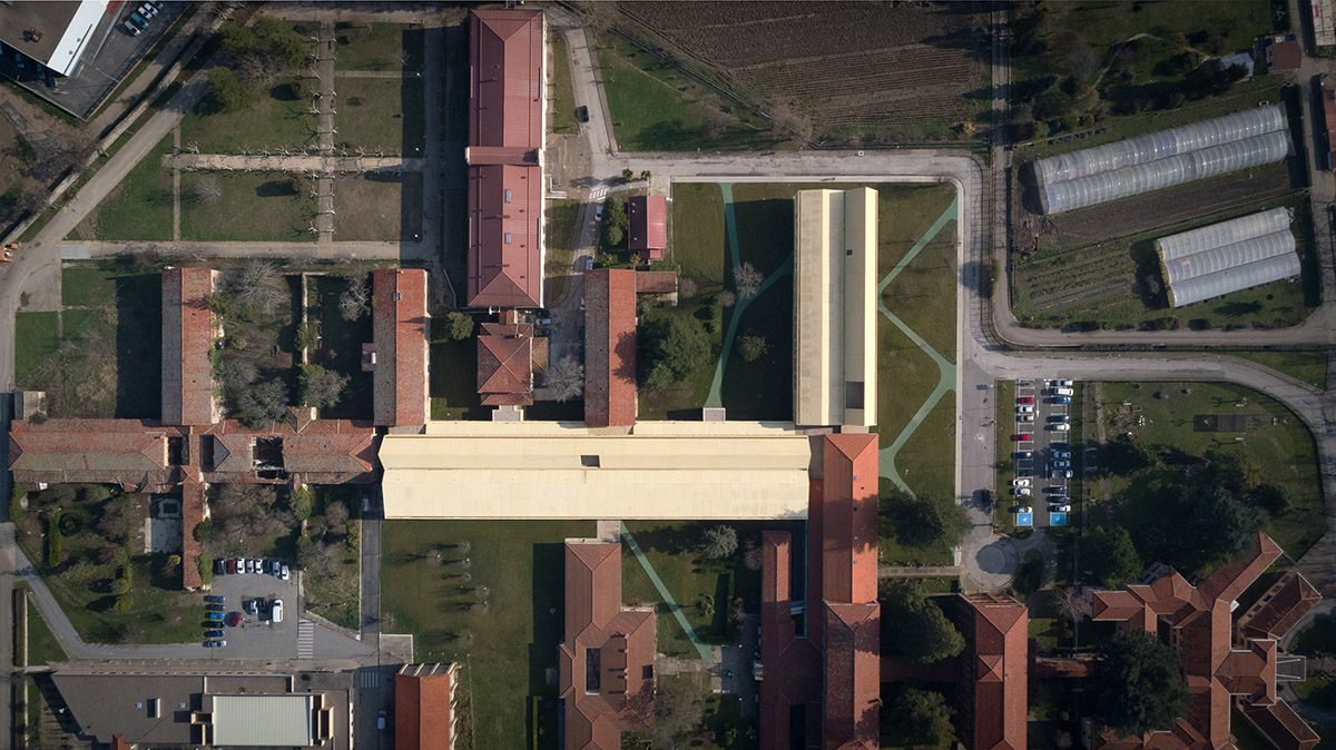 Vaillo+Irigaray Architects' pavilion-like Psychiatric Center is dissolved within historic buildings