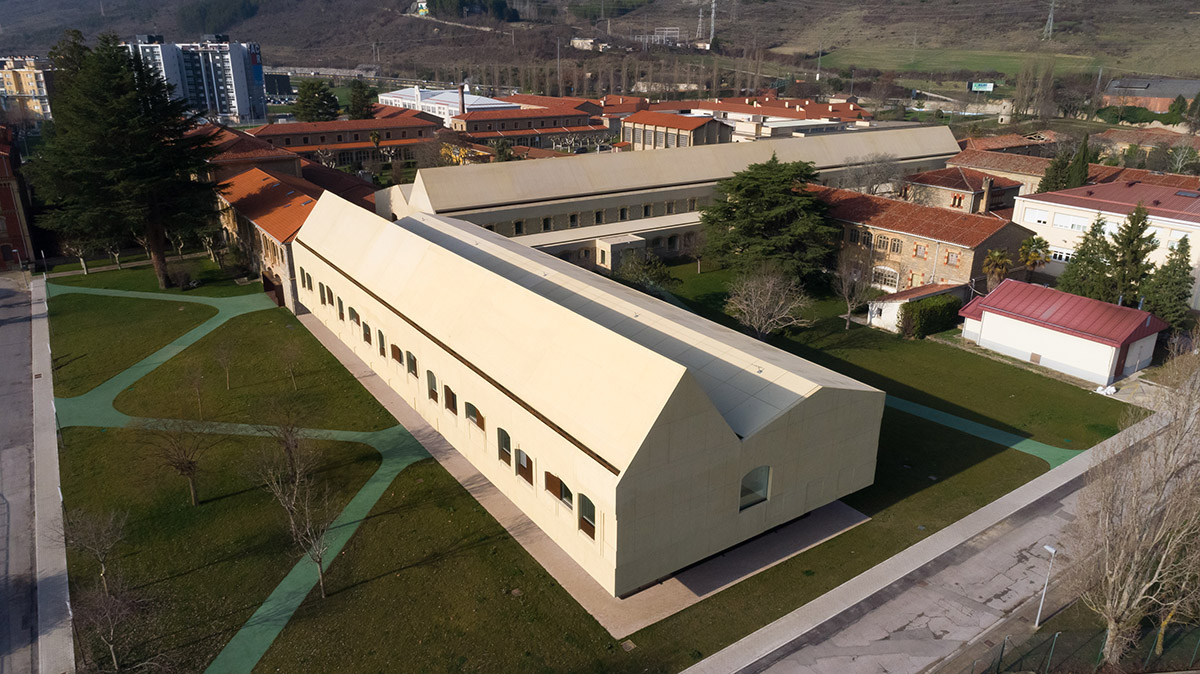 Vaillo+Irigaray Architects' pavilion-like Psychiatric Center is dissolved within historic buildings