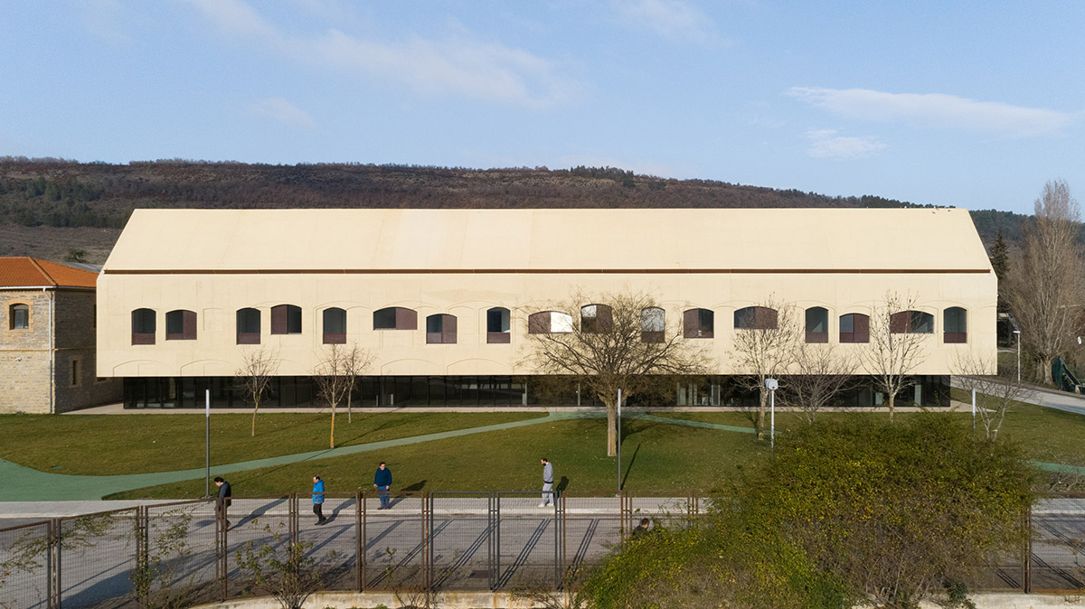 Vaillo+Irigaray Architects' pavilion-like Psychiatric Center is dissolved within historic buildings
