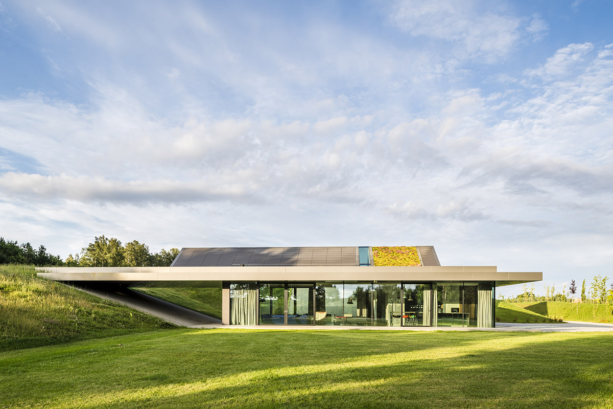 Private house by Mobius Architekci pretends to be erected from the landscape in Poland