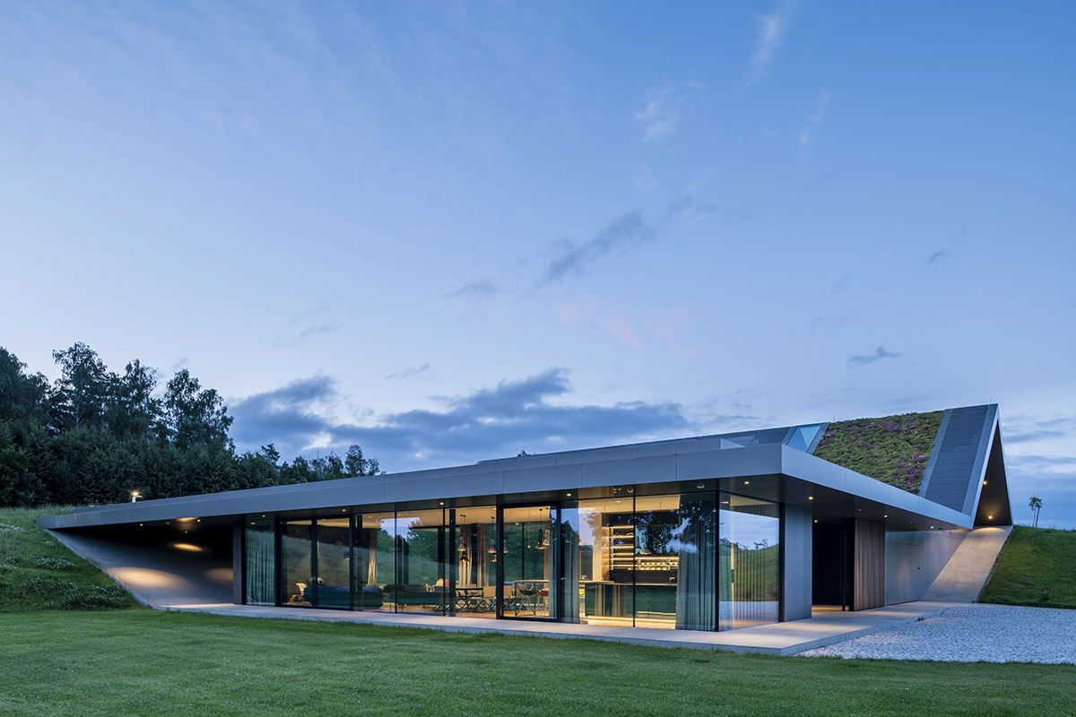 Private house by Mobius Architekci pretends to be erected from the landscape in Poland